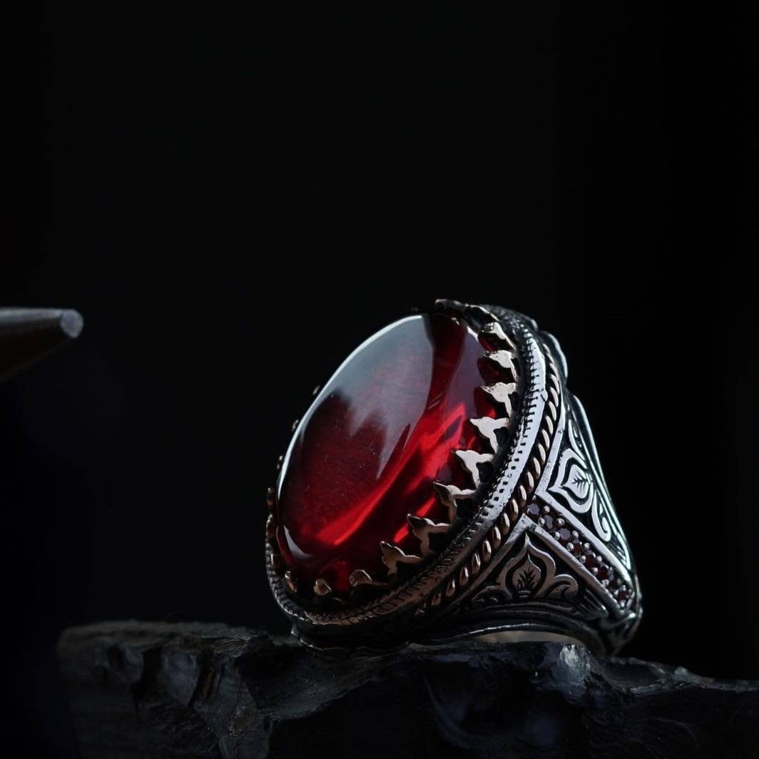 Handgefertigter Herrenring aus Sterlingsilber mit rotem Bernstein und Klammerverschluss – verstellbarer osmanischer Schmuck