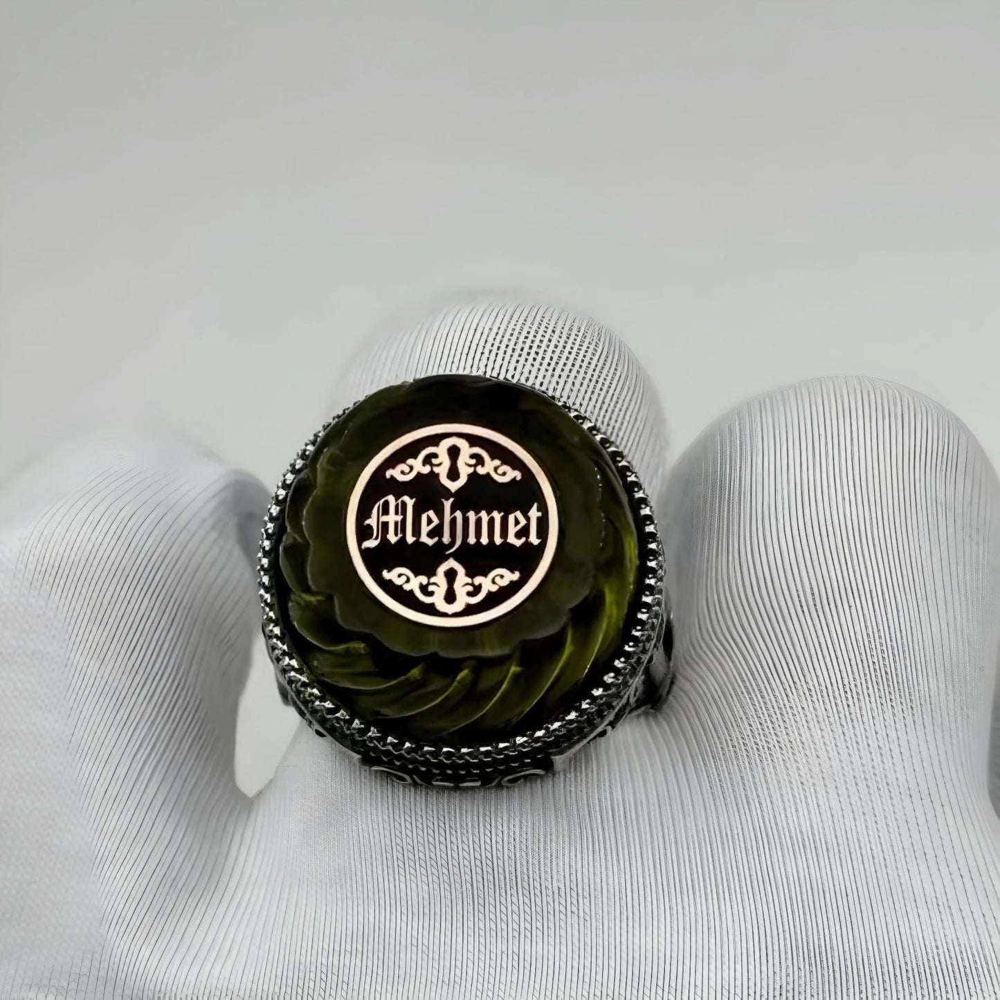 Personalisierter Sterlingsilberring: Grüner Bernstein, individuelle Initialen