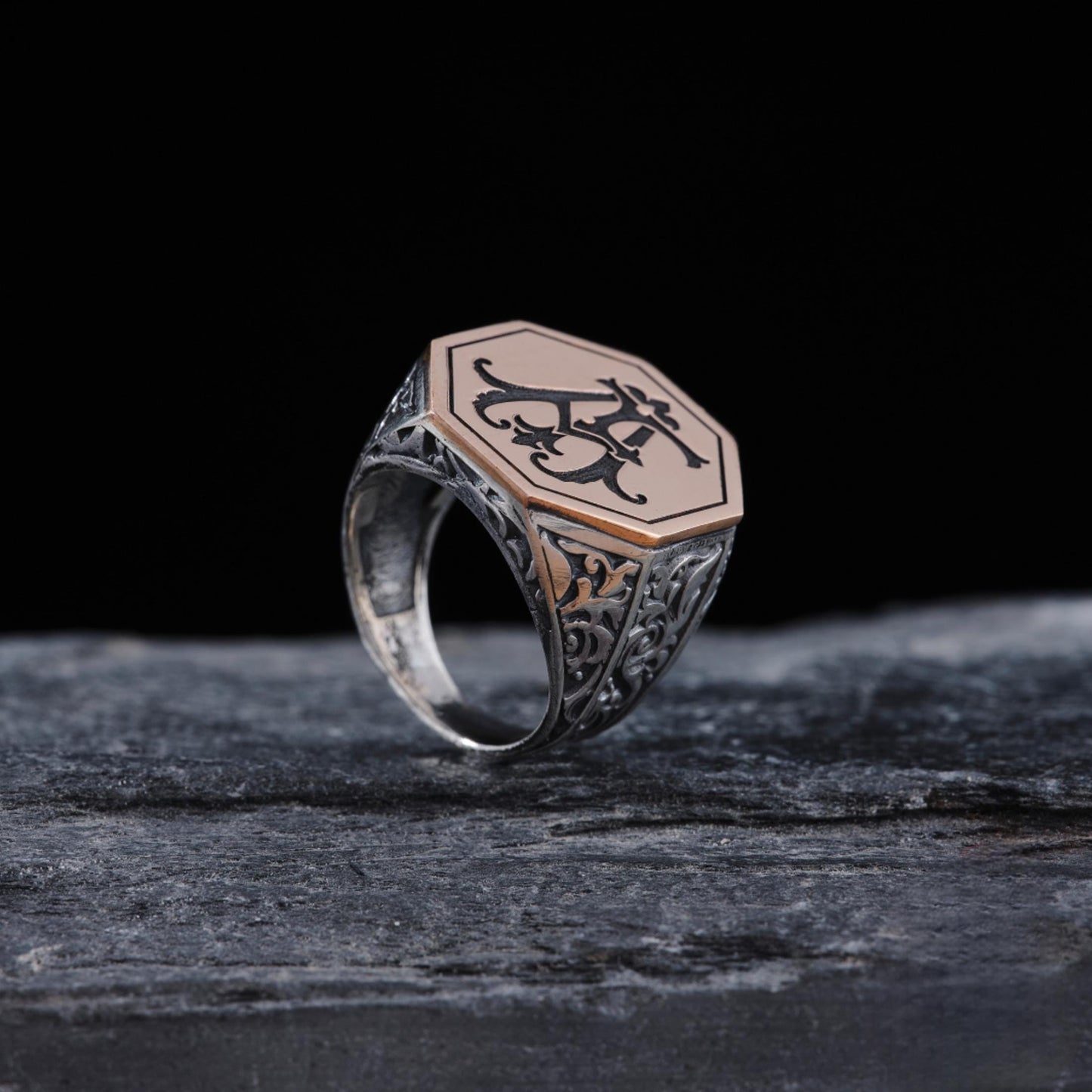Achteckiger personalisierter Ring aus 925er Sterlingsilber – Unisex, handgefertigter Siegelring mit individuellem Buchstabenmotiv