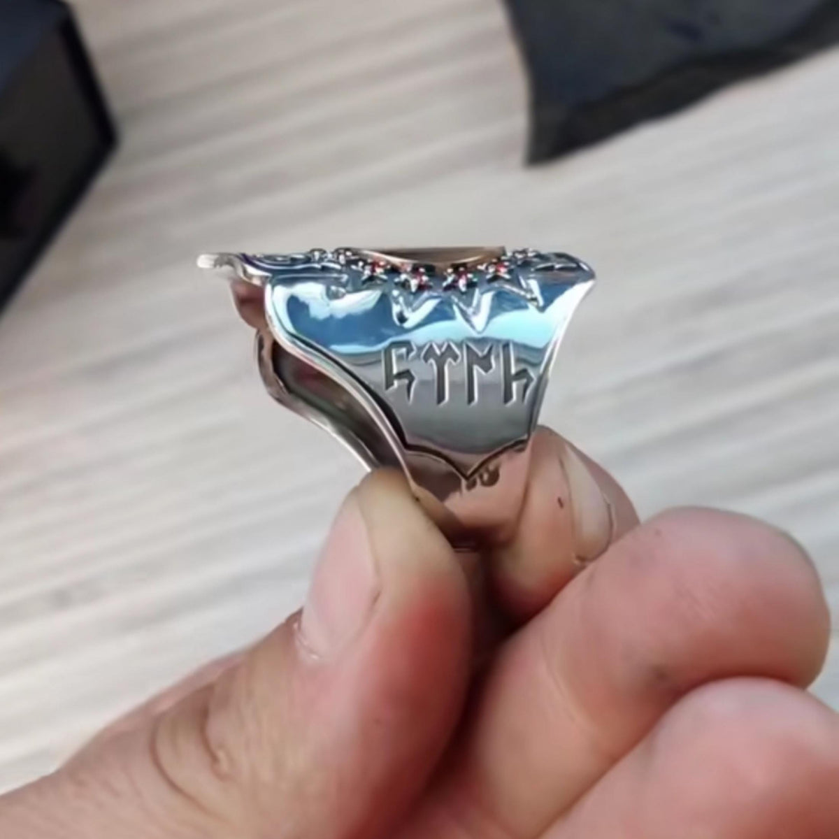 Seljuk double-headed eagle zihgir archer ring with red zircon – view 5