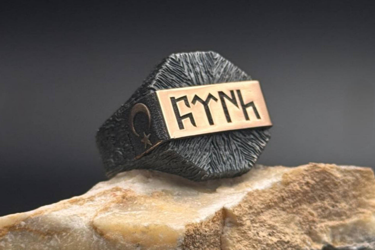 Türkischer Herrenring aus Silber mit Gravur im alttürkischen Stil | Schmuck mit Halbmond und Stern, der türkische Kraft symbolisiert
