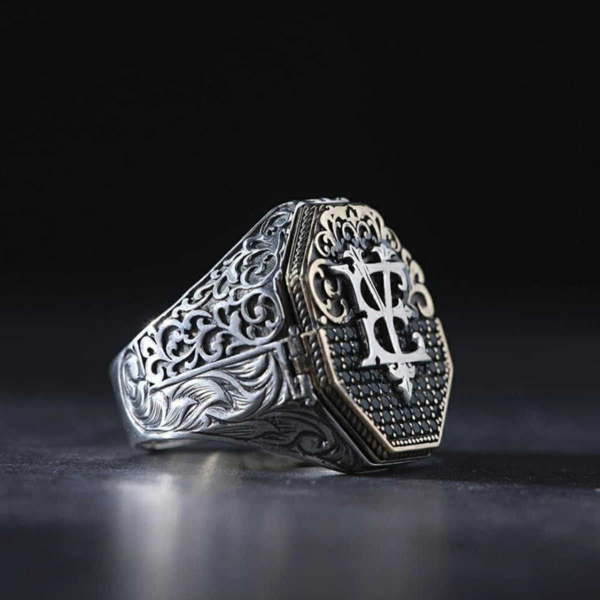Covered letter signet ring in 925 sterling silver