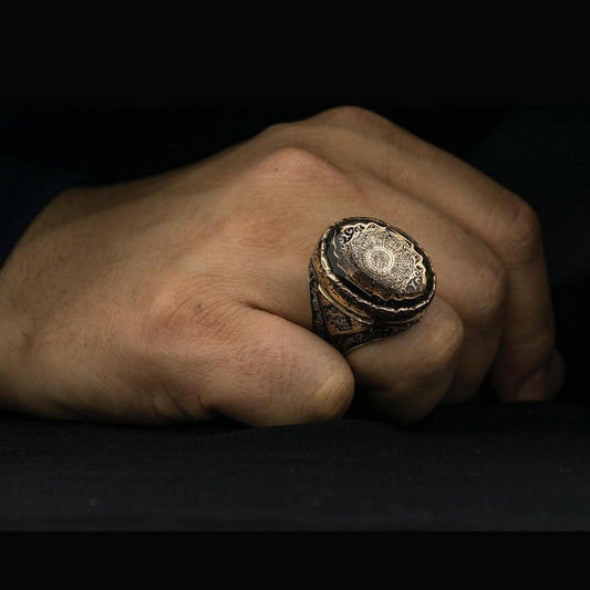 Surah Inshirah Ring aus grünem Bernstein, Sterlingsilber: Gravierter osmanischer Schmuck