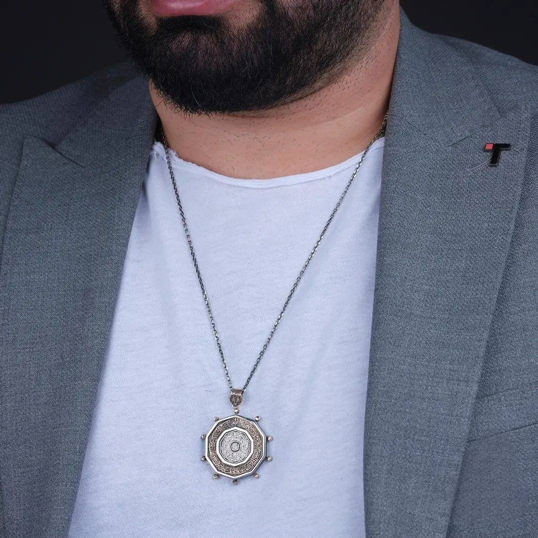 Double-sided sun medallion necklace – view 3