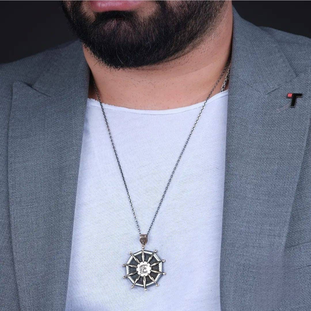 Double-sided sun medallion necklace – view 4