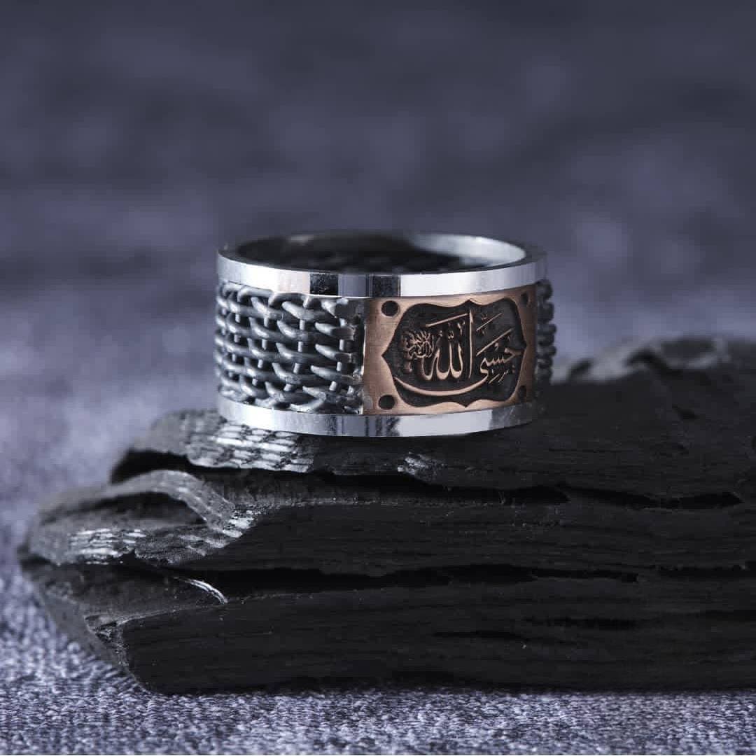 Verstellbarer silberner Herrenring mit Strickstroh-Detail