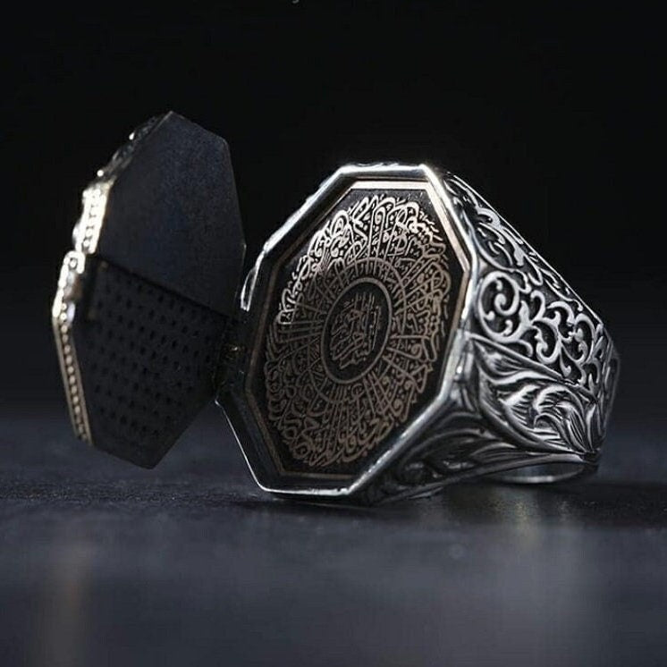 Covered letter signet ring – view 4