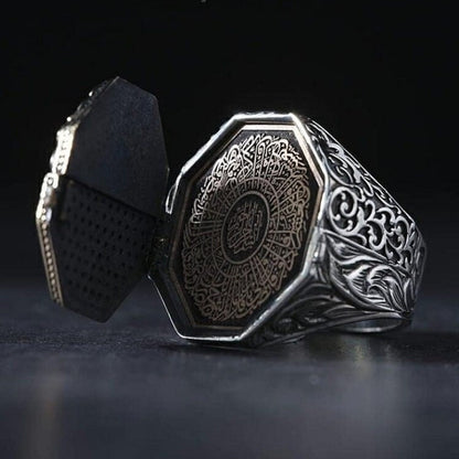 Covered letter signet ring – view 4