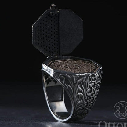 Covered letter signet ring – view 5