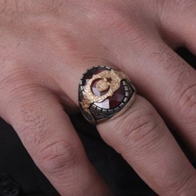 Crescent and star ring with red natural stone – view 2