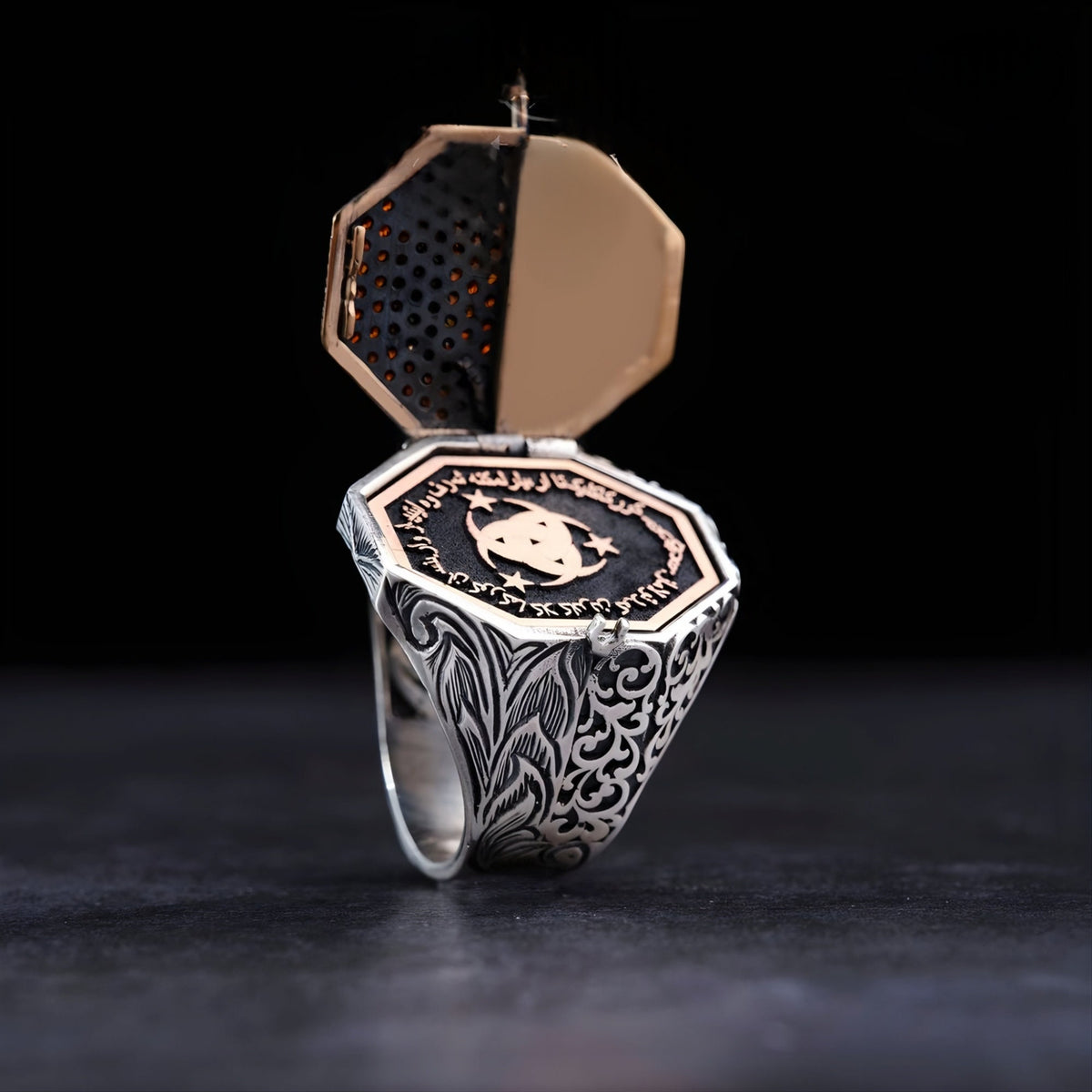 Crescent and star covered ring – view 4