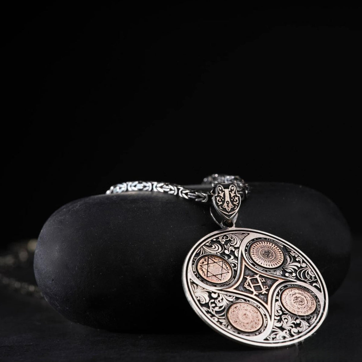 Guard medallion necklace with Seal of Solomon and Ayat al-Kursi – view 2
