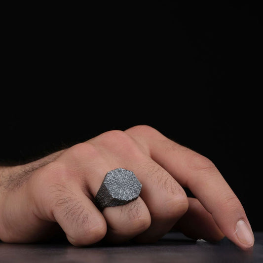 Plain oxidized worn-finish ring – view 2