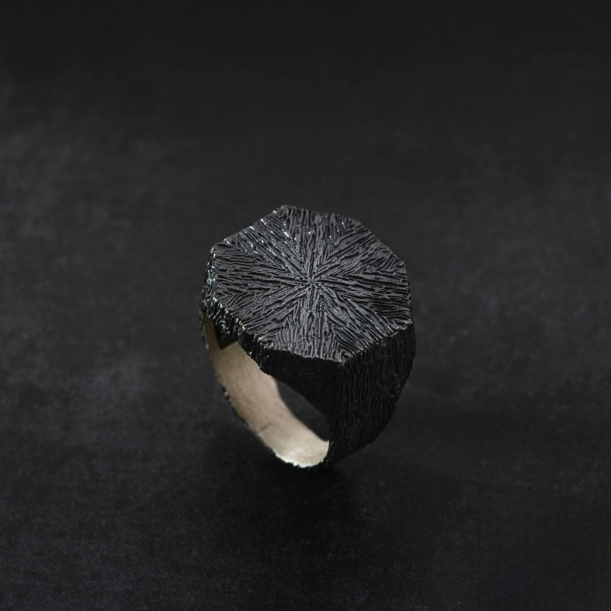 Plain oxidized worn-finish ring – view 3