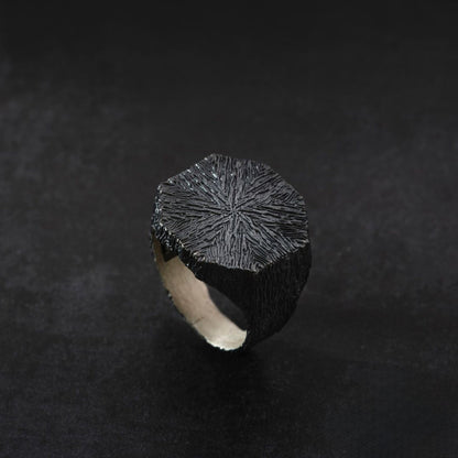 Plain oxidized worn-finish ring – view 3