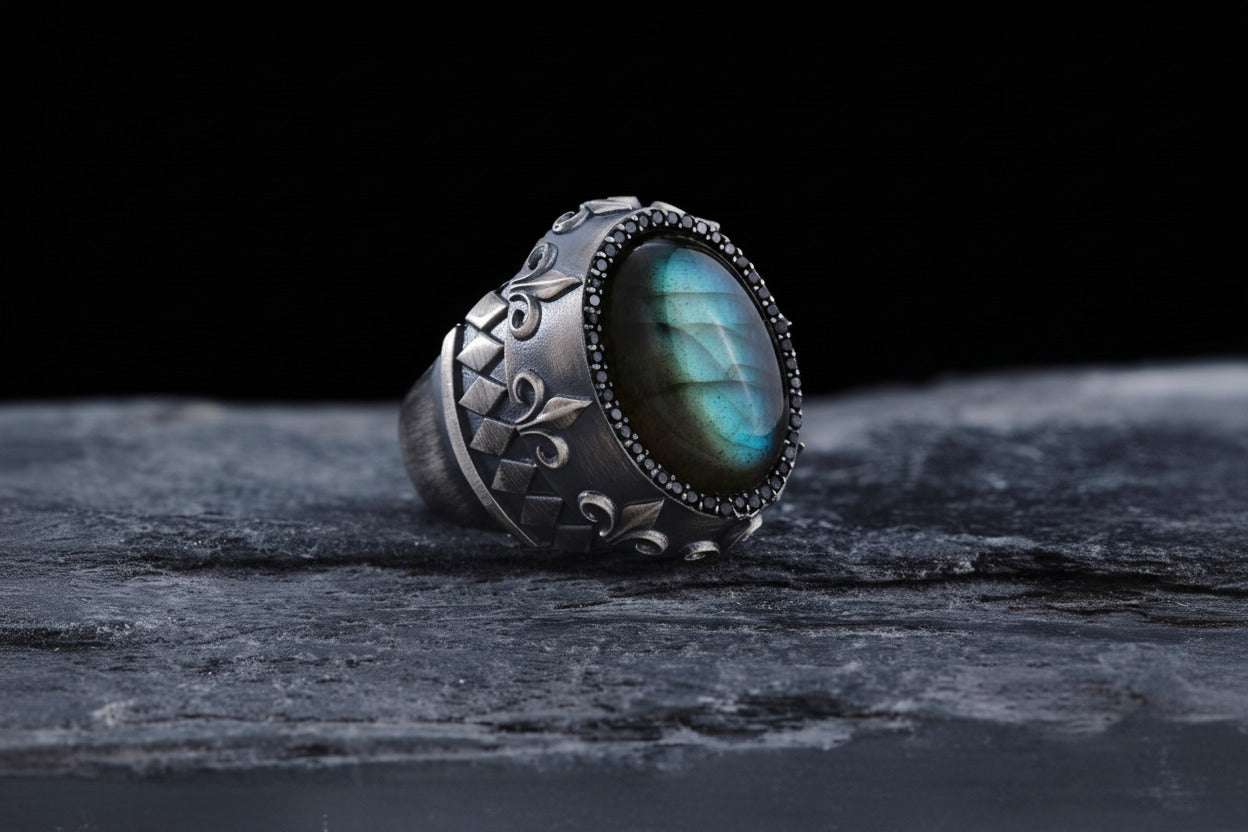 Herrenring aus Sterlingsilber mit Labradorit: Zirkonia-Akzent, wirkt angstlösend