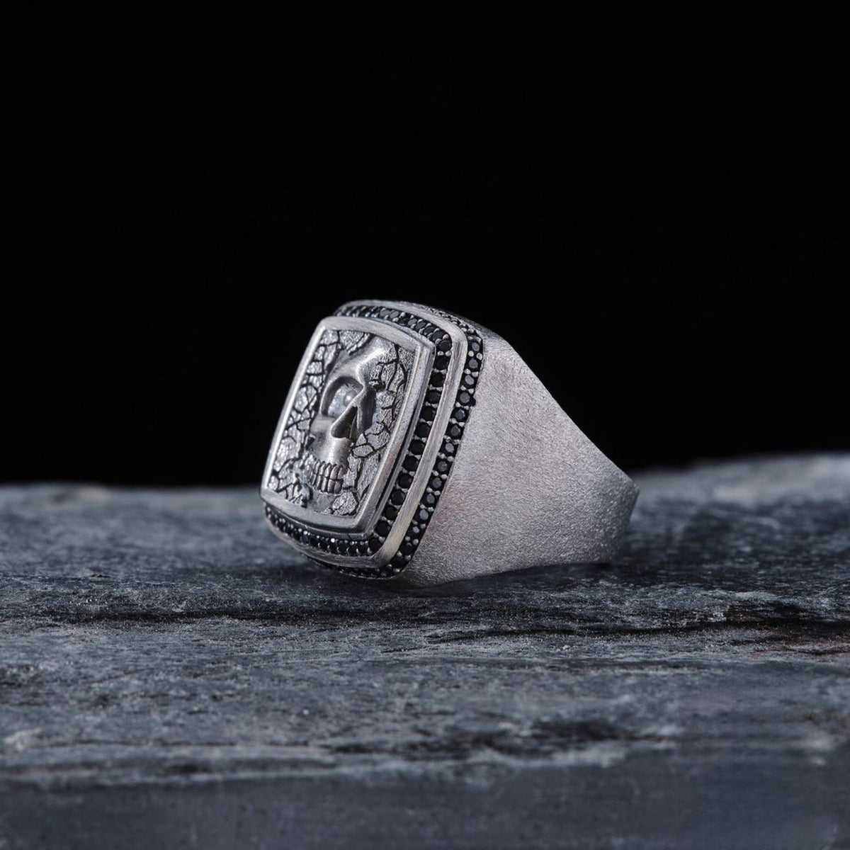 Skull ring with black cubic zirconia – view 3