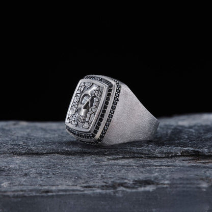 Skull ring with black cubic zirconia – view 3