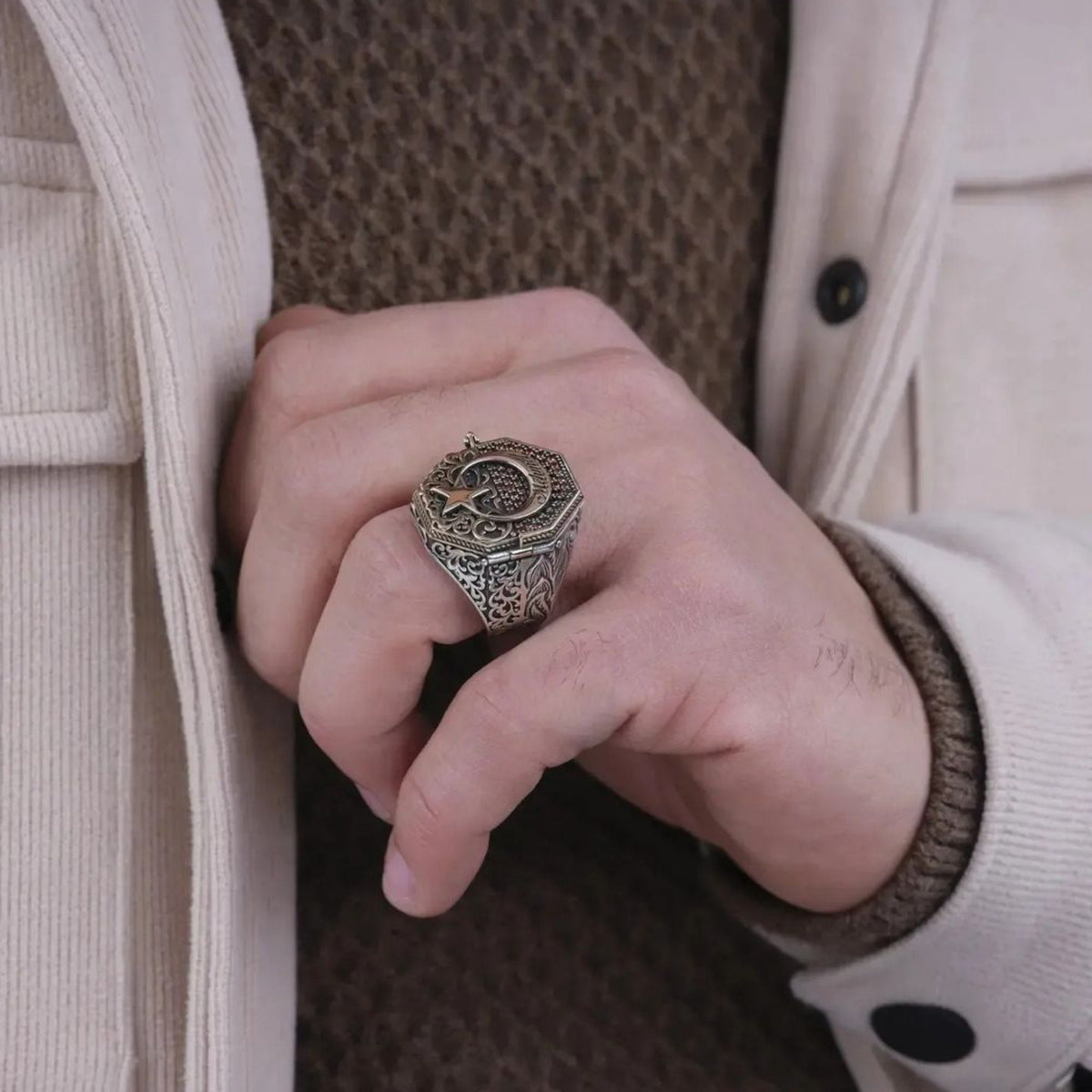 Crescent and star covered ring – view 2
