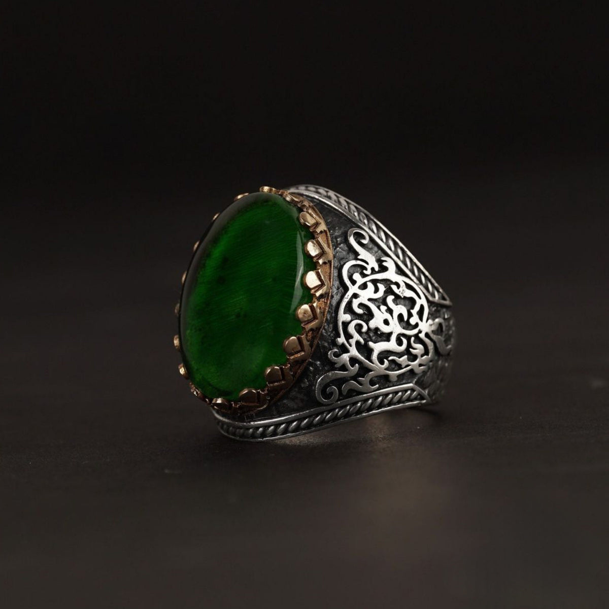 Green fire amber ring with ivy pattern – view 3