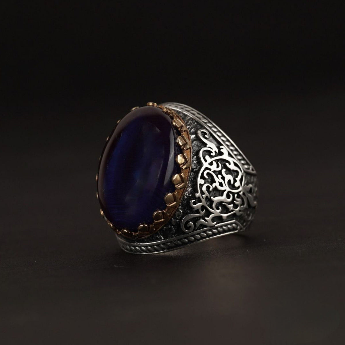 Ivy pattern men's ring with dark blue fire amber – view 3