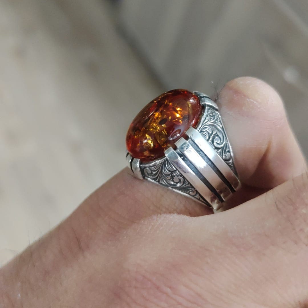 Herrenring aus Sterlingsilber mit feuerrotem Bernstein: Osmanisches Krallenmuster
