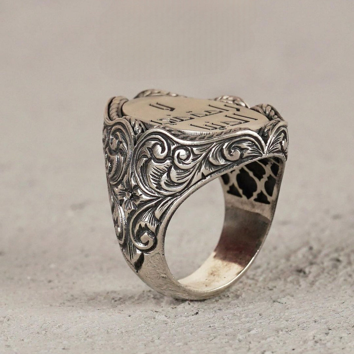 “No Comfort in This World” Ring, Arabic Engraving – view 3