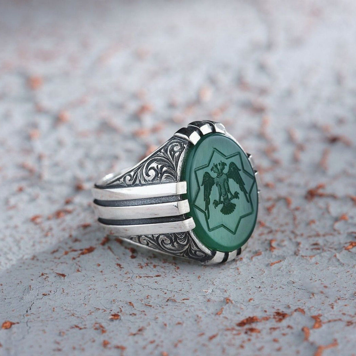 Seljuk motif engraved agate ring – view 3