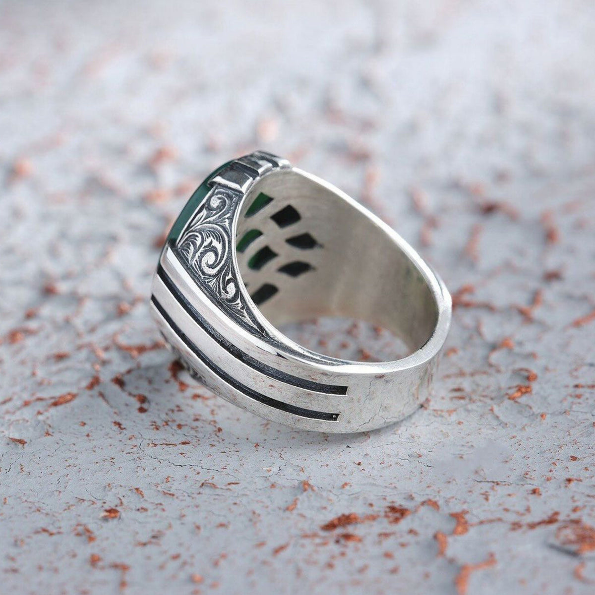 Seljuk motif engraved agate ring – view 4