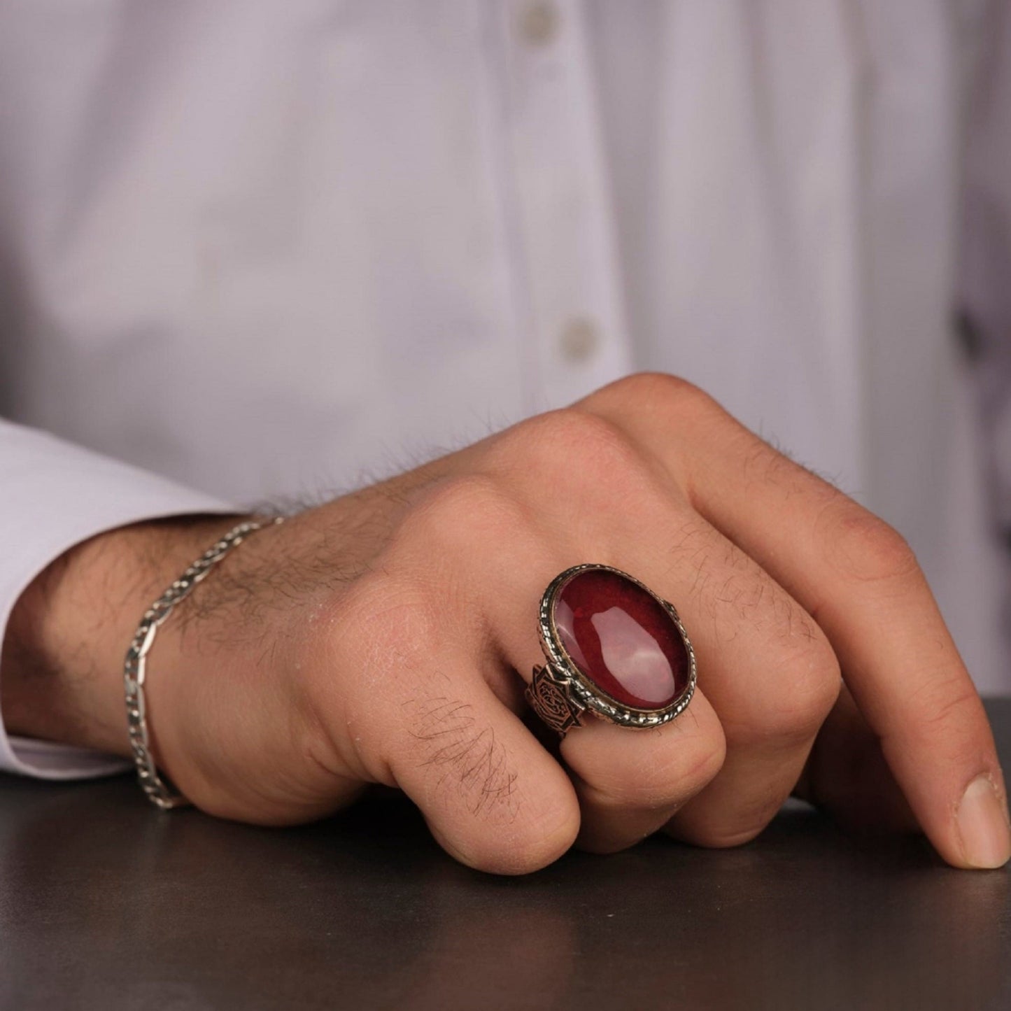 Handgefertigter Ring aus 925er Sterlingsilber mit rotem Bernstein – Valentinstagsgeschenk