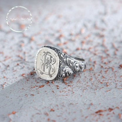 Monogram letter ring – view 3