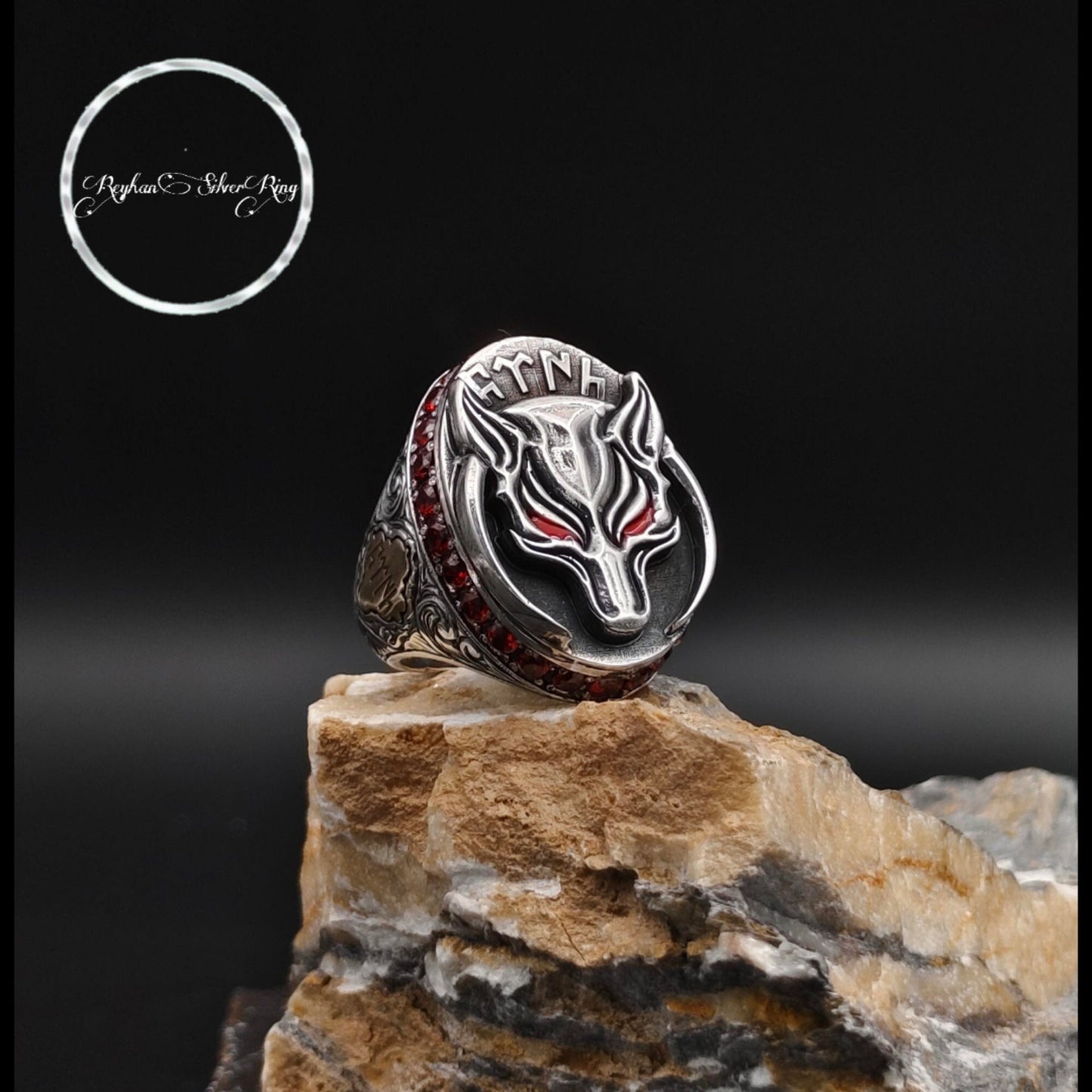 Ring mit Rotaugenwolf-Motiv aus 925er Sterlingsilber: Personalisierte Gravur