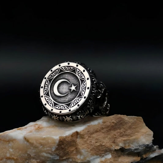 Crescent moon and star men's ring – view 2
