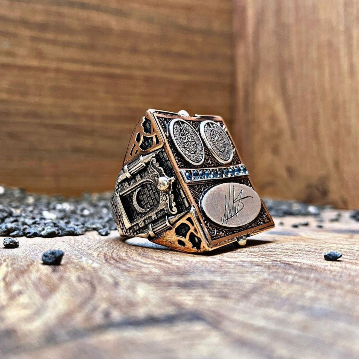 Falaq and Nas signature ring – view 4