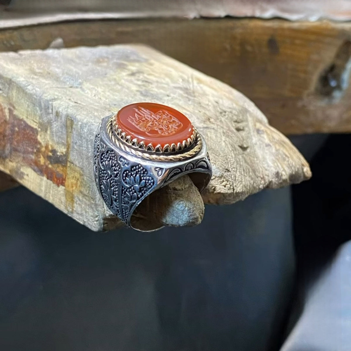 Brown agate Arabic calligraphy ring – view 3