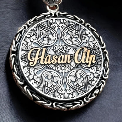 Ayat al-Kursi Medallion Necklace, Personalized Back, King Chain – view 4