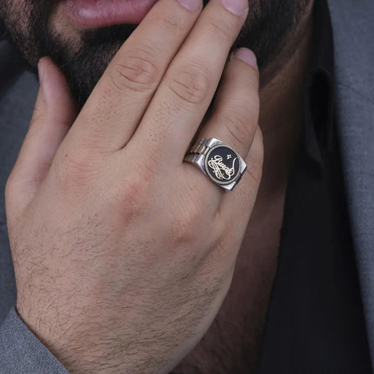Personalized name ring with watch-inspired design – view 2