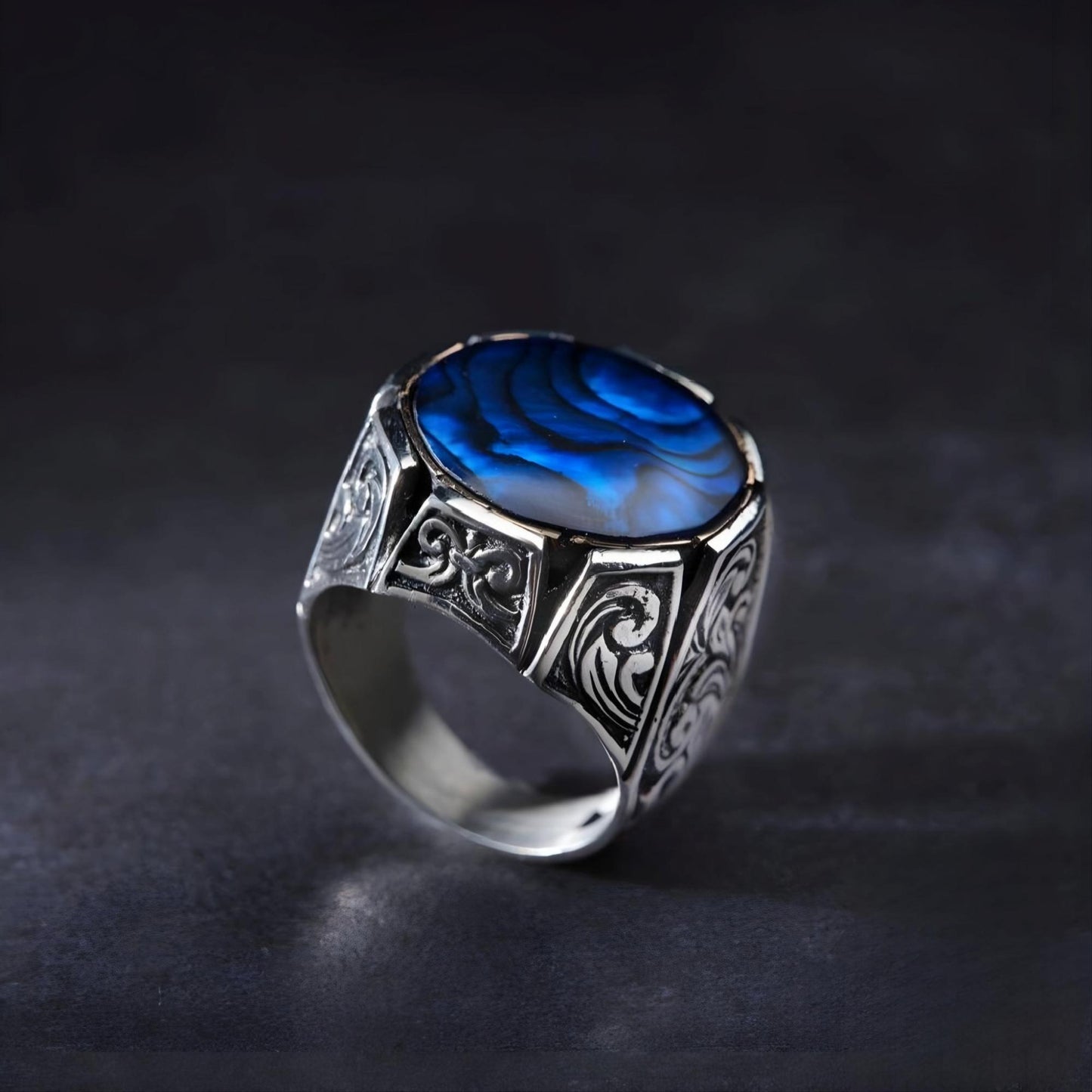 Handgefertigter Herrenring aus Sterlingsilber: Verstellbarer Meeresring mit blauem Bernstein