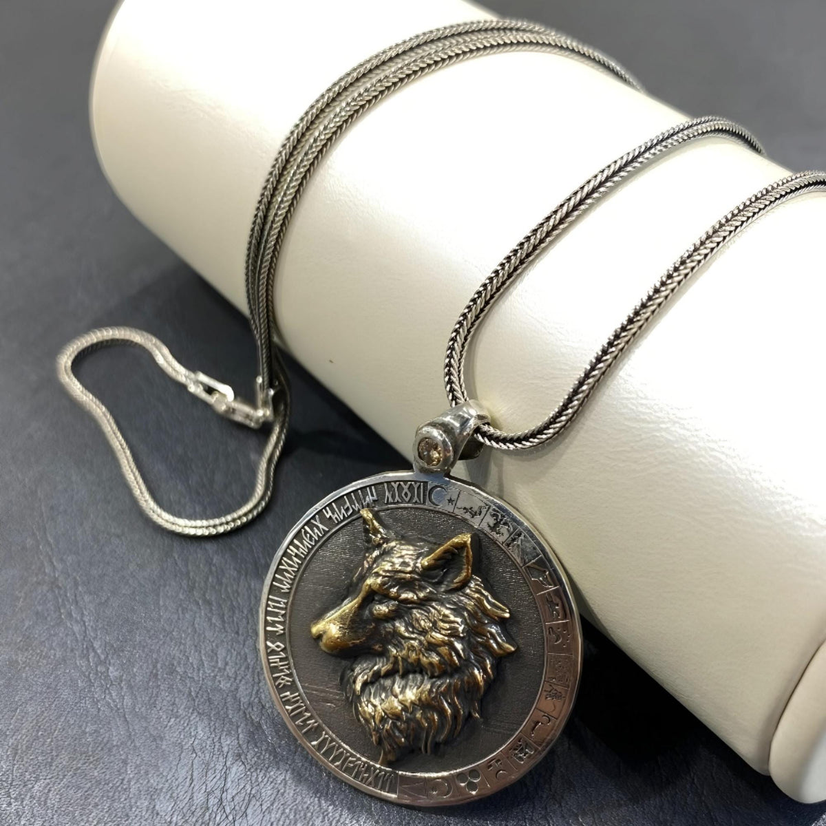 Wolf medallion necklace with Göktürk script and Oghuz tribes – view 3