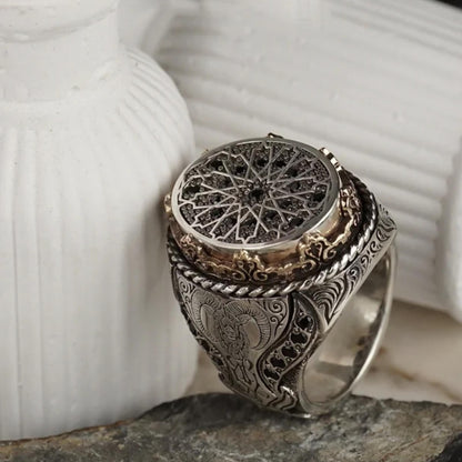 Ring mit Widderhorn und schwarzem Zirkon: Tierschmuck aus 925er Sterlingsilber