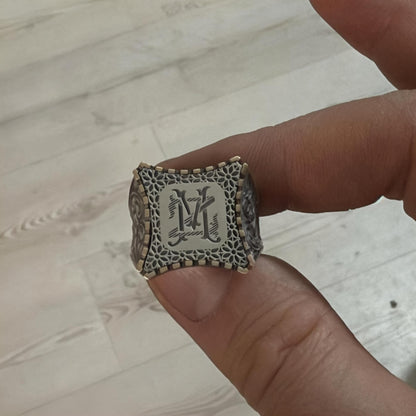 Initial signet ring with silver plate in bronze setting – view 2