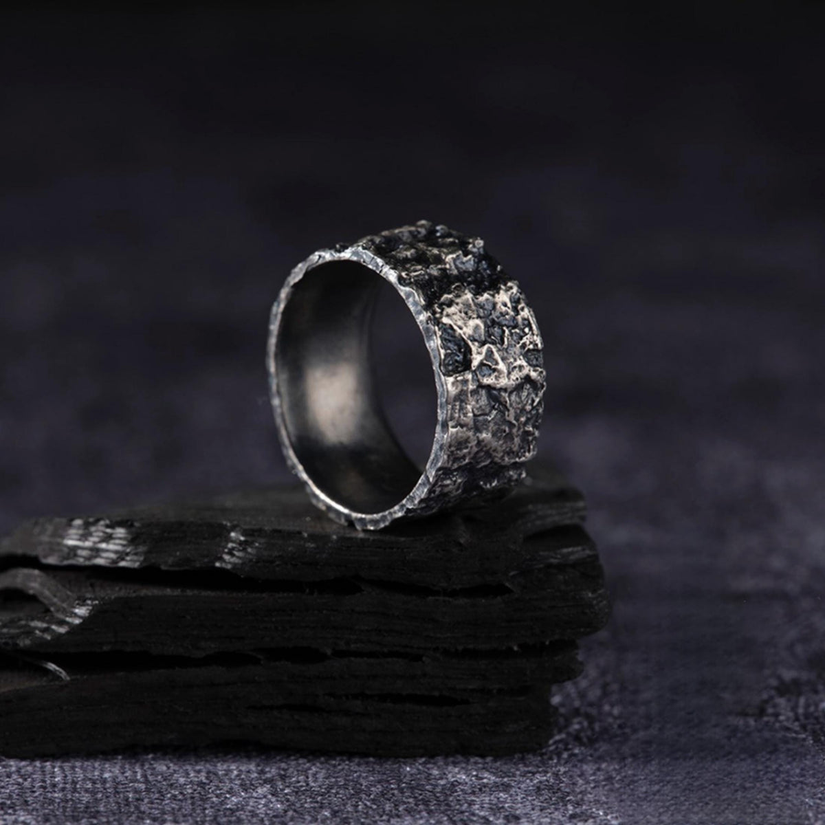 Wall pattern silver wedding ring – view 3