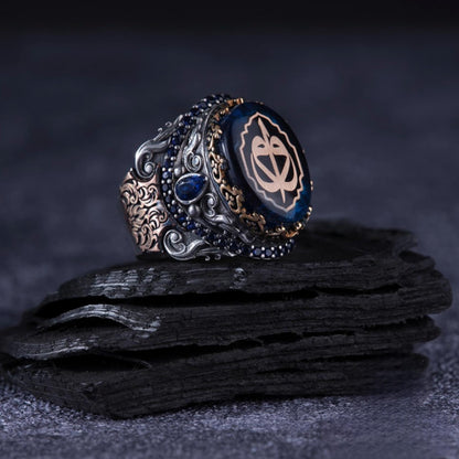 Elif & Vav Silberring mit blauem Bernstein – islamisch inspirierter Schmuck