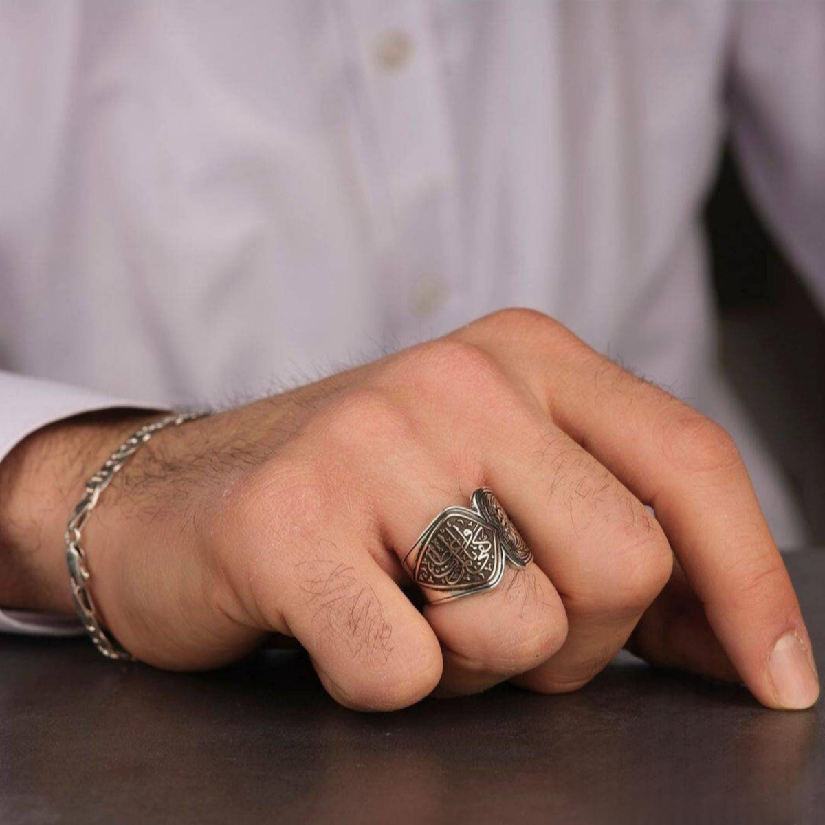 Engraved pattern ring with Kafa bil-mawti wa'izan inscription – view 2