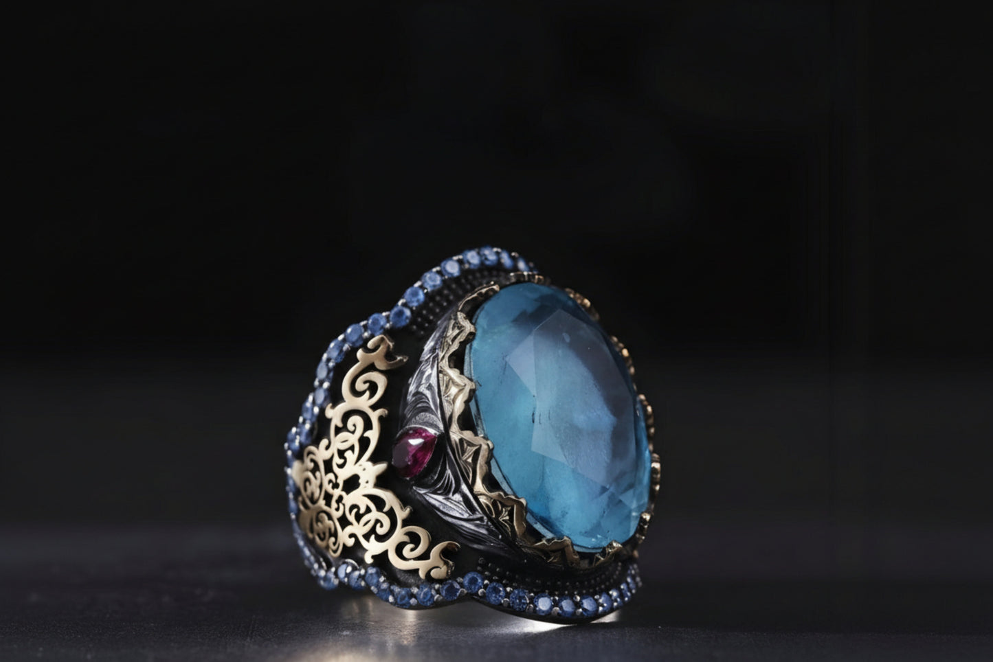 Ring aus Sterlingsilber mit blauem Paraiba-Turmalin: Handgefertigter Edelsteinschmuck