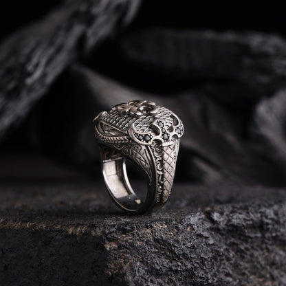 Hilt Herrenring aus Silber – Mikro-Schwarztopas, kursives Muster, feine Verarbeitung
