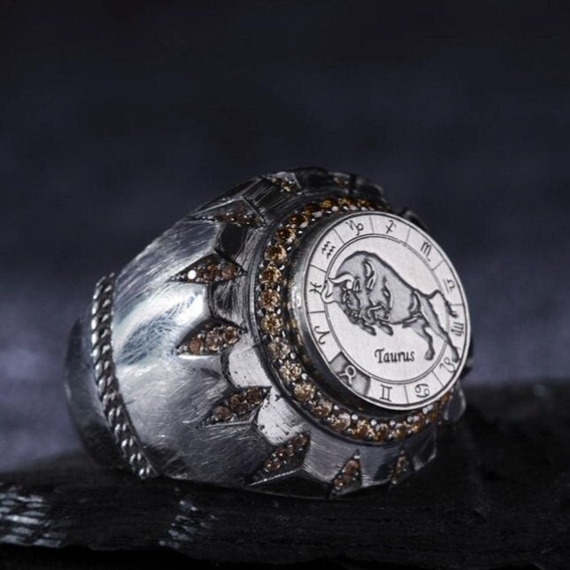Sternzeichenring aus Sterlingsilber mit Stier-Motiv: Personalisierbar