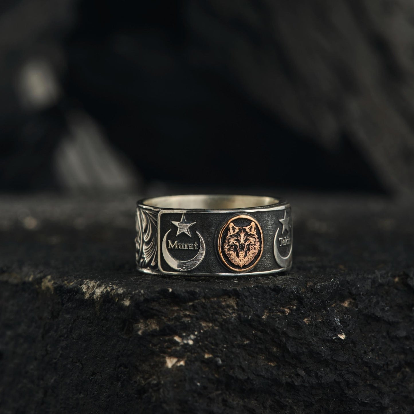 Wolfsring aus Sterlingsilber mit Halbmond und Stern – Individuelle Namensgravur von Bozkurt Design