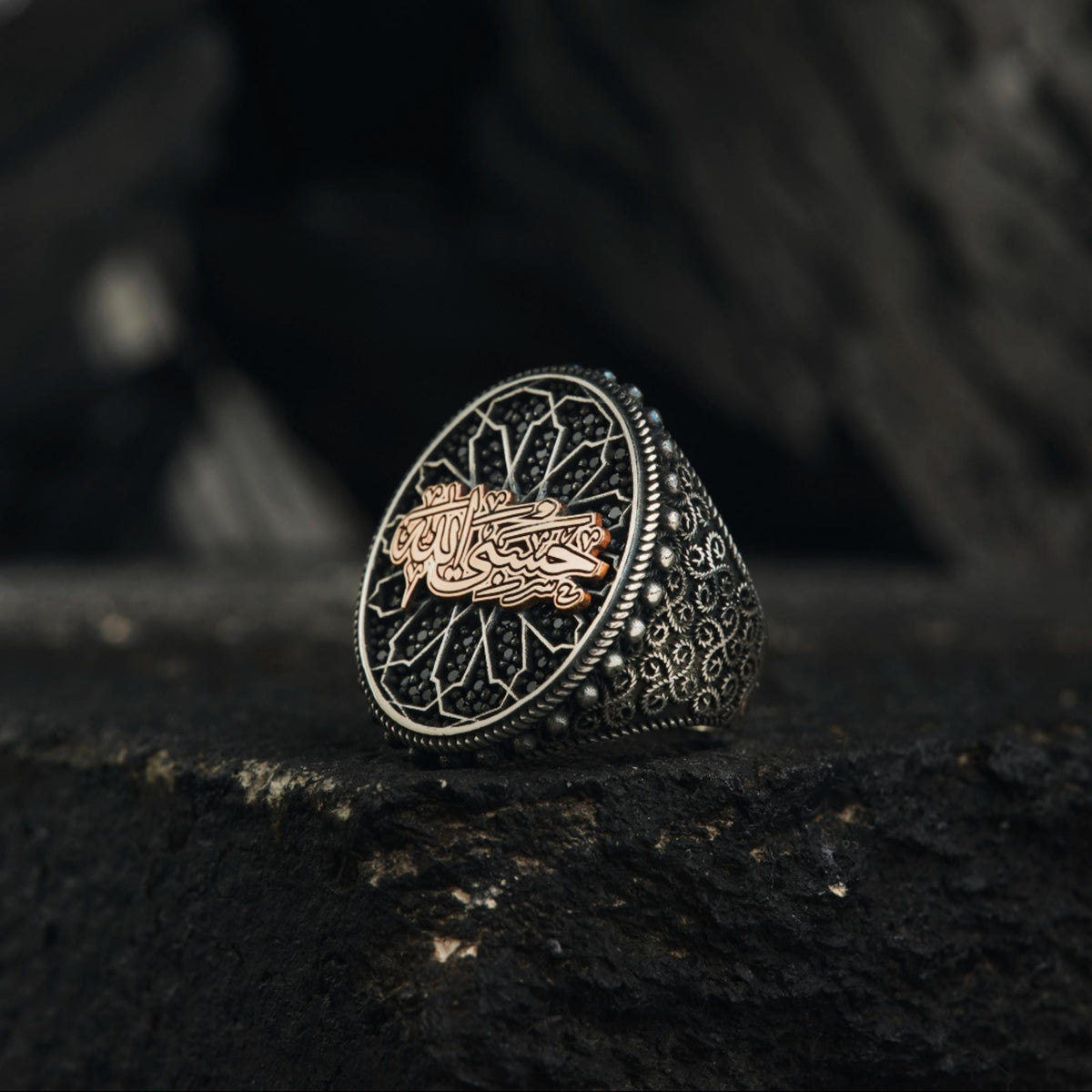 Hasbiyallah ring with black micro stones and Seljuk motifs – view 3