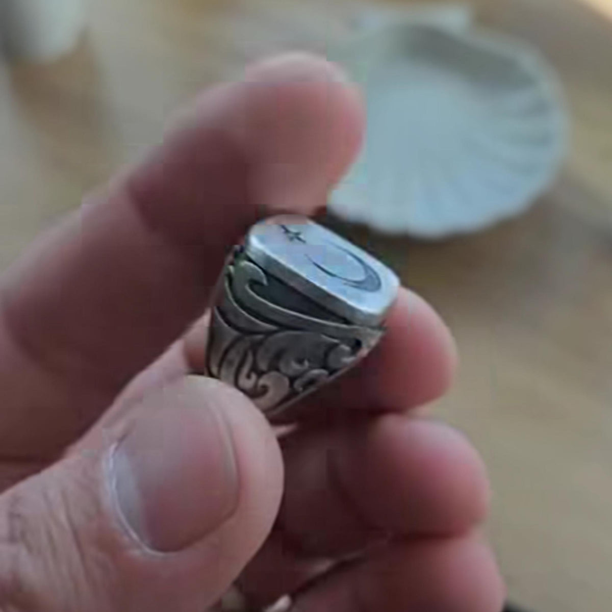 Crescent moon engraved ring – view 3